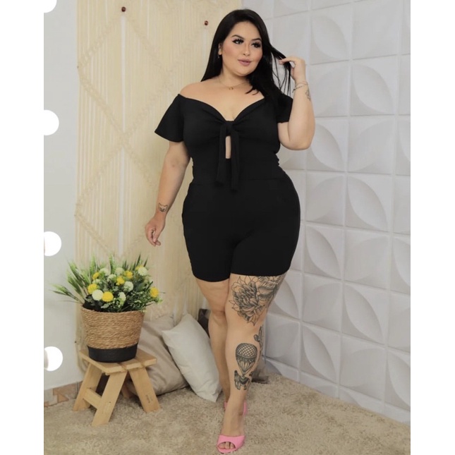 Macacão Plus size curto Decotado com Laço feminino