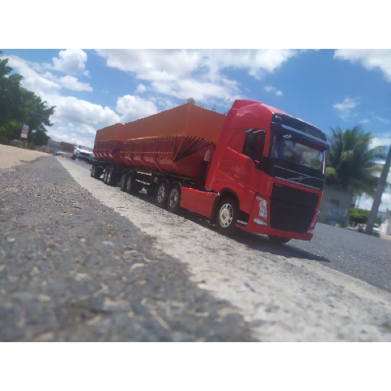 Miniatura VOLVO FH 520 BITREM 9 eixos - Feito de Madeira 