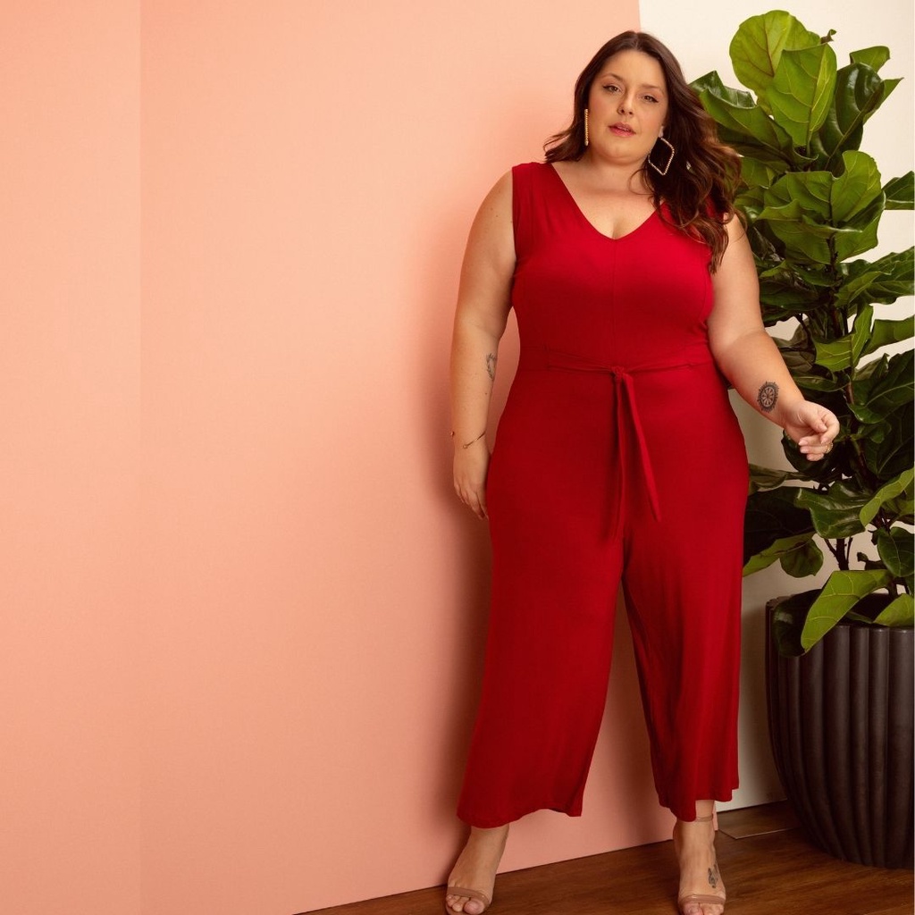 Macacão Pantacourt decote V Plus Size Feminino tamanho grande de