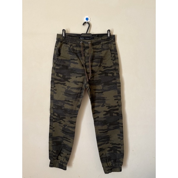 Calça Jogger Masculina Camuflada Marrom Estilo Jogador Promoção