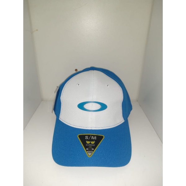 bone tincan preto e branco