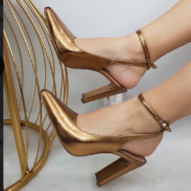 Sapato store dourado feminino