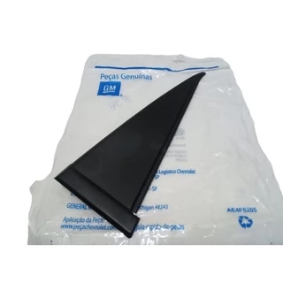Moldura acabamento triangulo externo de acabamento da porta traseira lado direito passageiro Corsa Classic Original GM