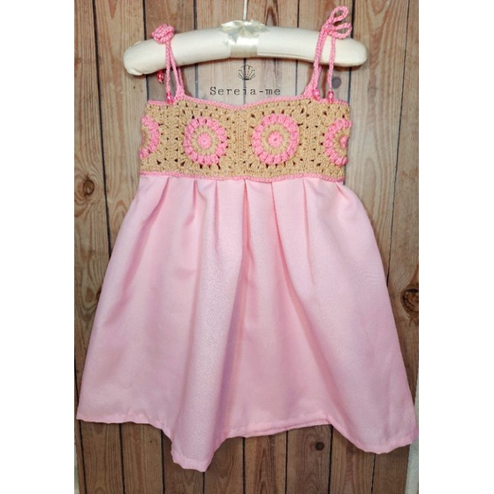 Vestido de croche com saia hot sale de tule