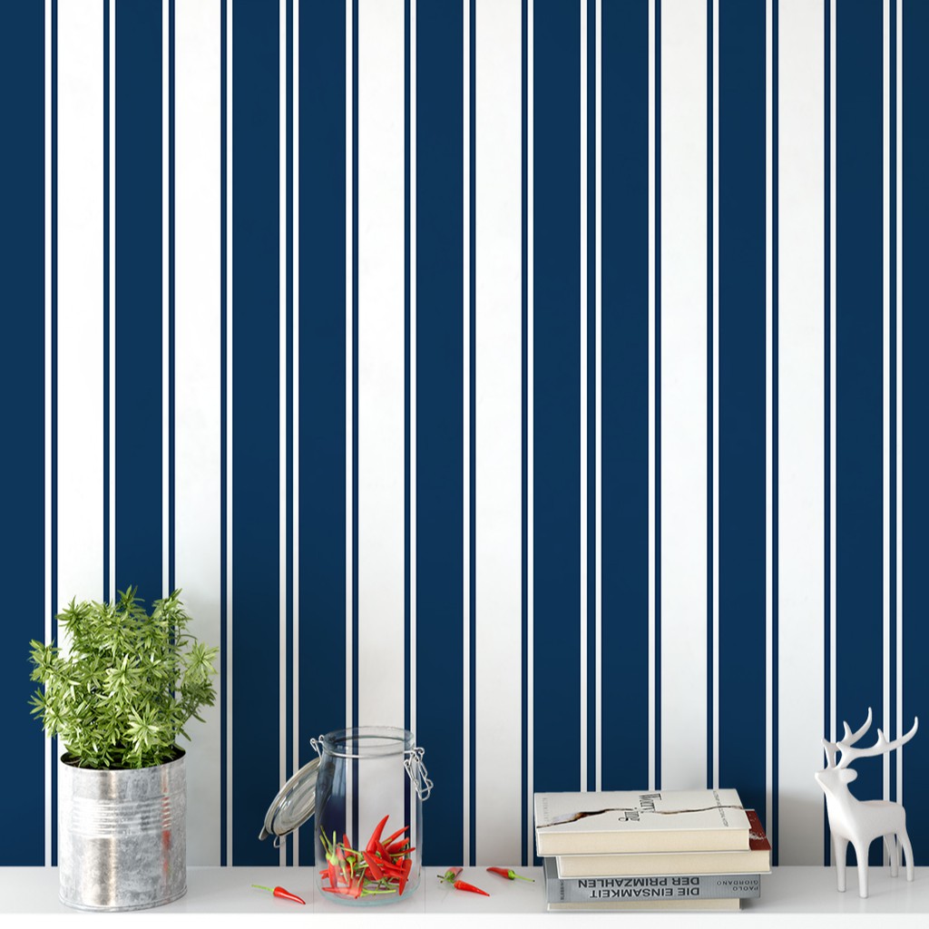 Papel De Parede Listrado Nas Cores Azul Marinho E Branco