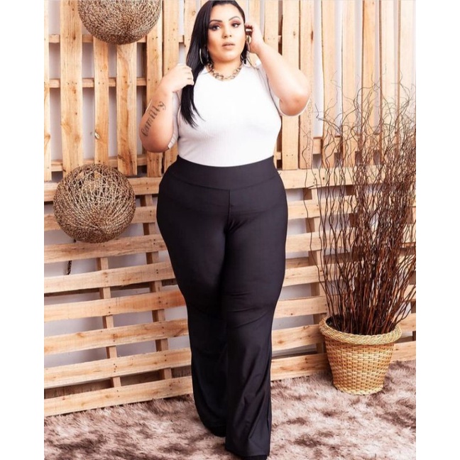 Calça flare de store malha plus size