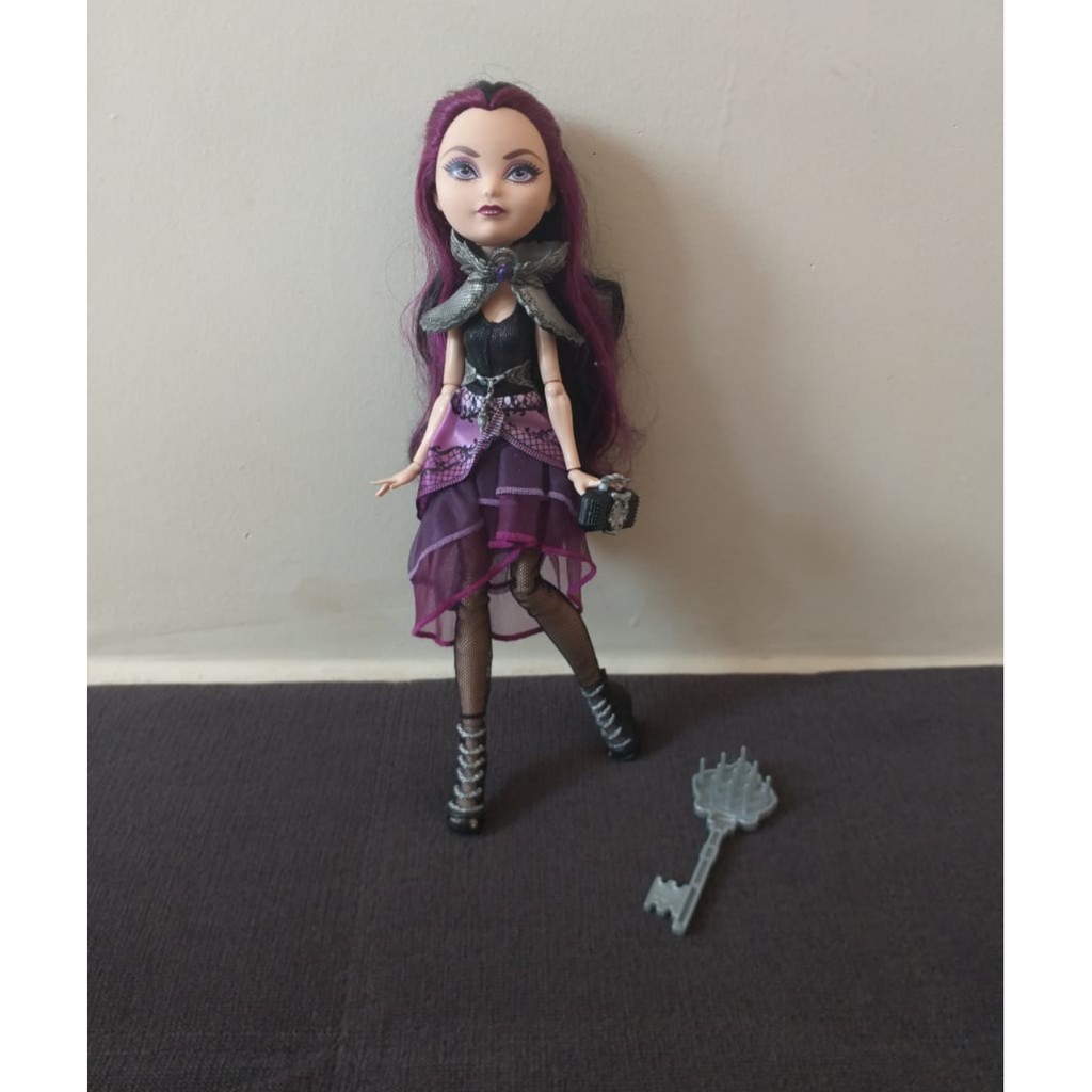 Boneca Ever After High Raven Queen