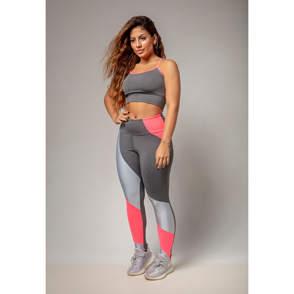 Calça Legging Academia Fitness Feminina com Bolsos e Recortes nas Pernas