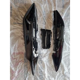 Rabeta CBX250 Twister 2001 a 2003 (Preto)Mínimo detalhe de risquinhos leves para pintura.