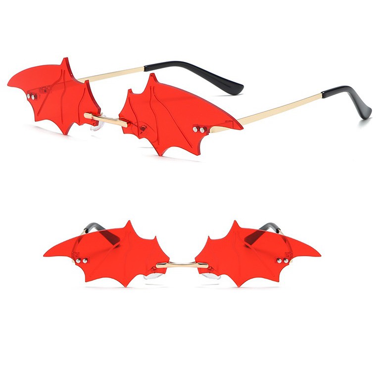 Menina de óculos tem forma de asas de morcego modelo de brinquedo