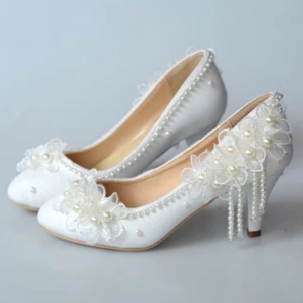 Sapato branco noiva salto hot sale baixo