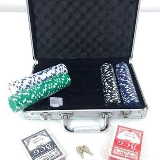 Maleta de poker 500 fichas baralho dados kit completo jogador profissional  - MAKEDA - Maleta de Poker - Magazine Luiza