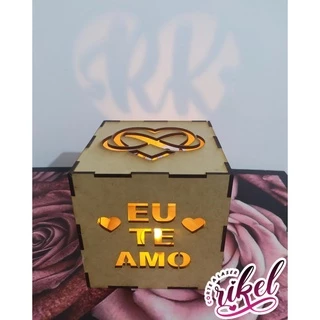 Caixa Luminária Cubo MDF - EU TE AMO + INICIAIS PERSONALIZADAS - Decoração - PresentE