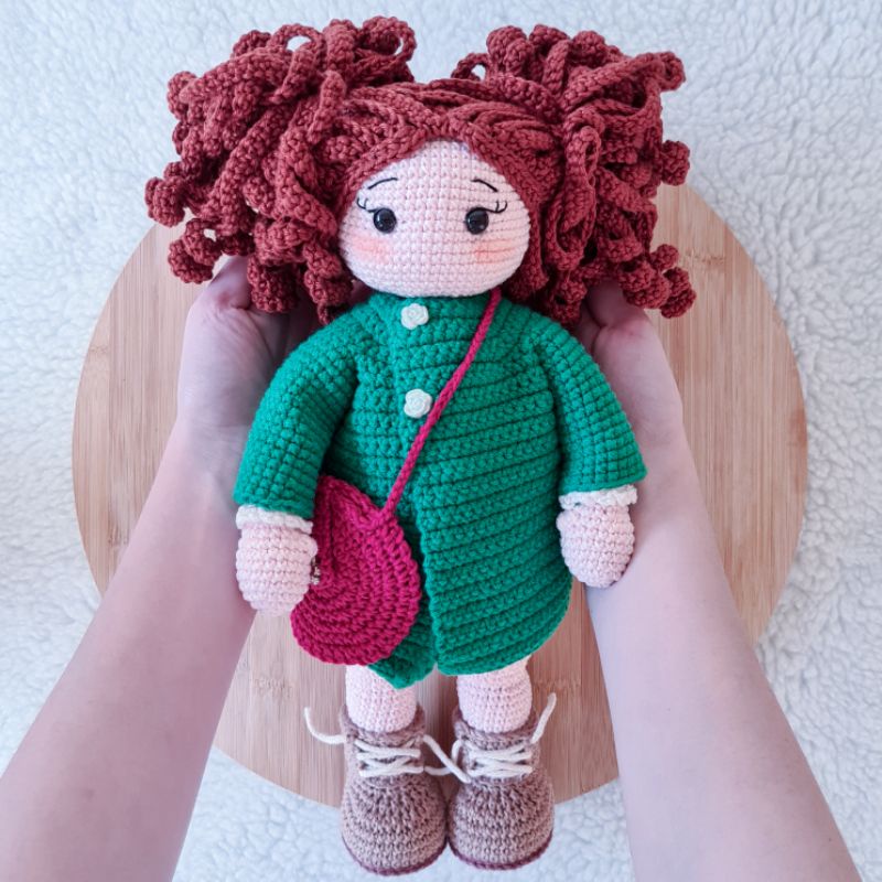 Boneca que troca de roupa em amigurumi