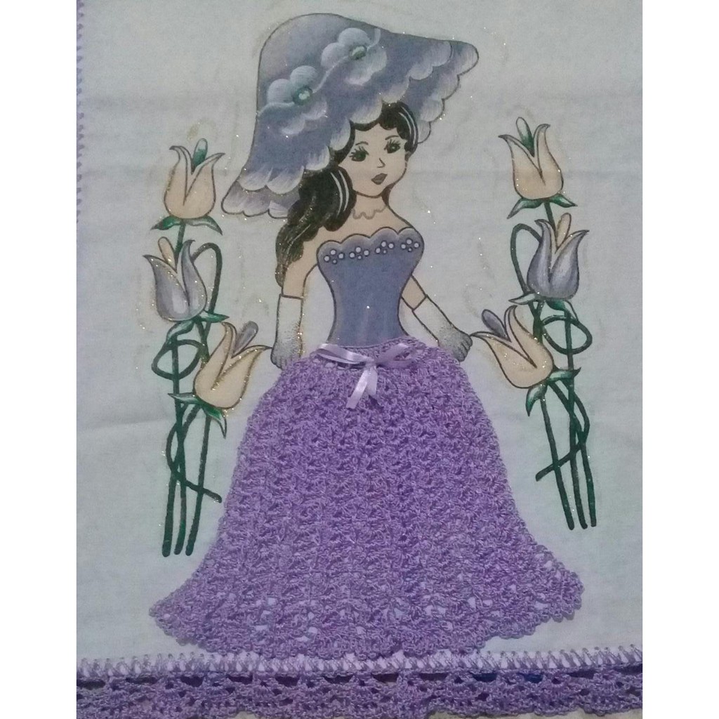 vestido de crochê para boneca pintada em pano de prato 