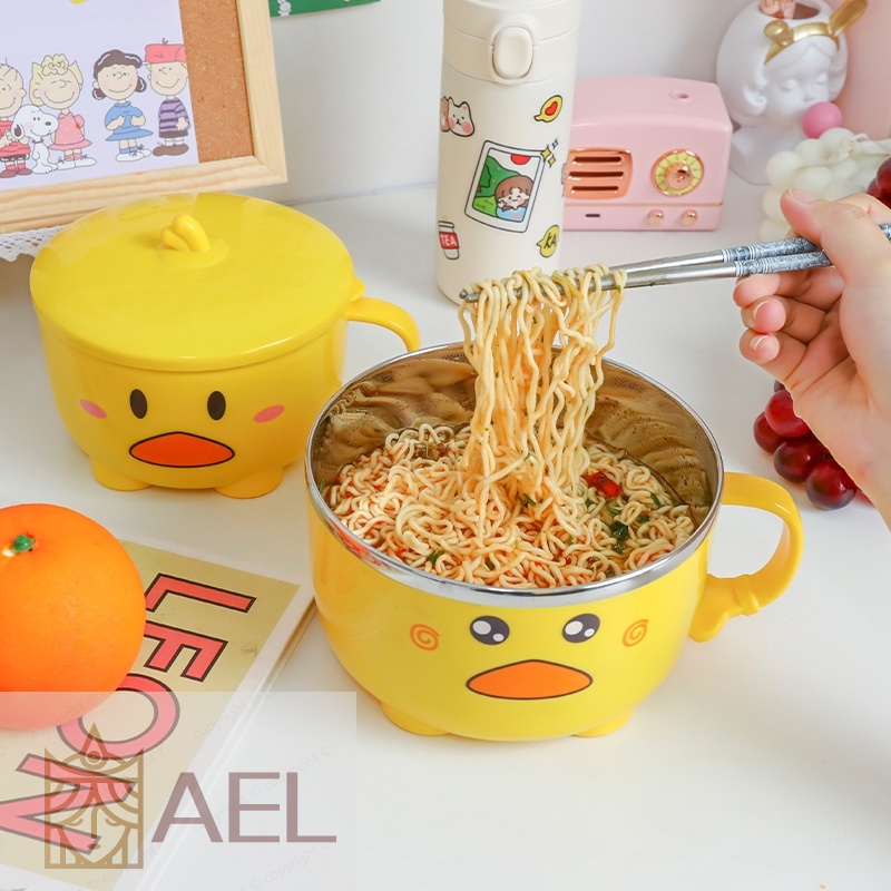 personagem de copo de ramen instantâneo fofo e kawaii em estilo