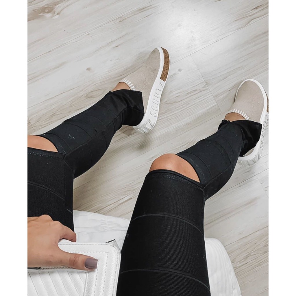 Calça legging best sale rasgada no joelho