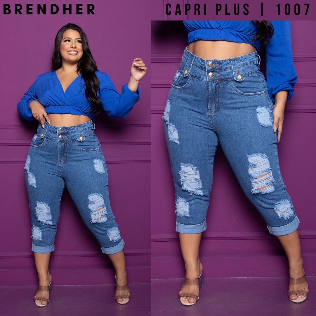 Calça Capri Jeans Plus Size com detalhe em botões na lateral