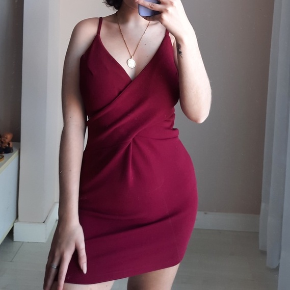 Vestido curto store bordo para festa