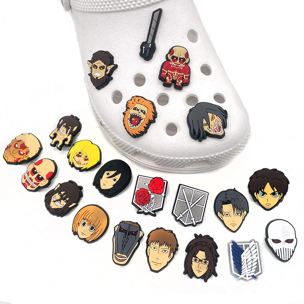 Japão Anime Attack Gigante croc pin pins jibz Favorita Chinelos Decoração Do Menino Para As Mulheres