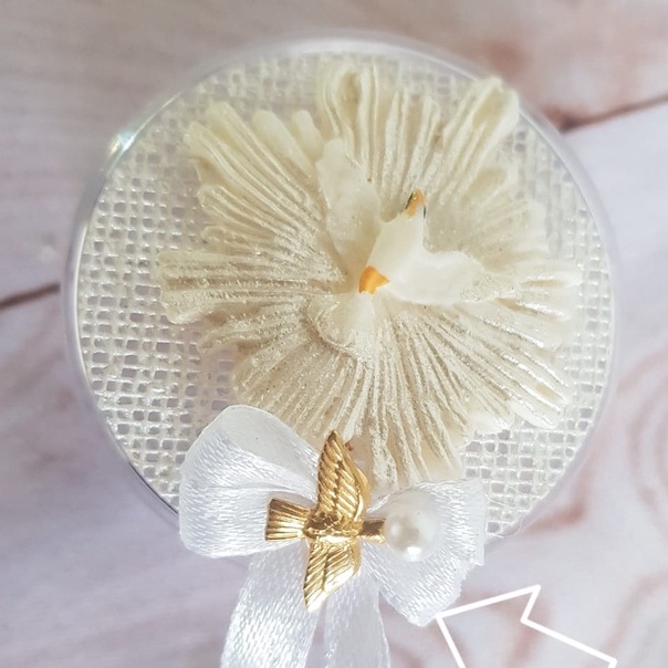 kit Lembrancinhas de batismo sem montar 10 latinhas acrílico transparente 5x2 + 10 mini terço de dedo cor a escolher + 10 apliques de biscuit + 10 circulo de tela de fundo para aplique