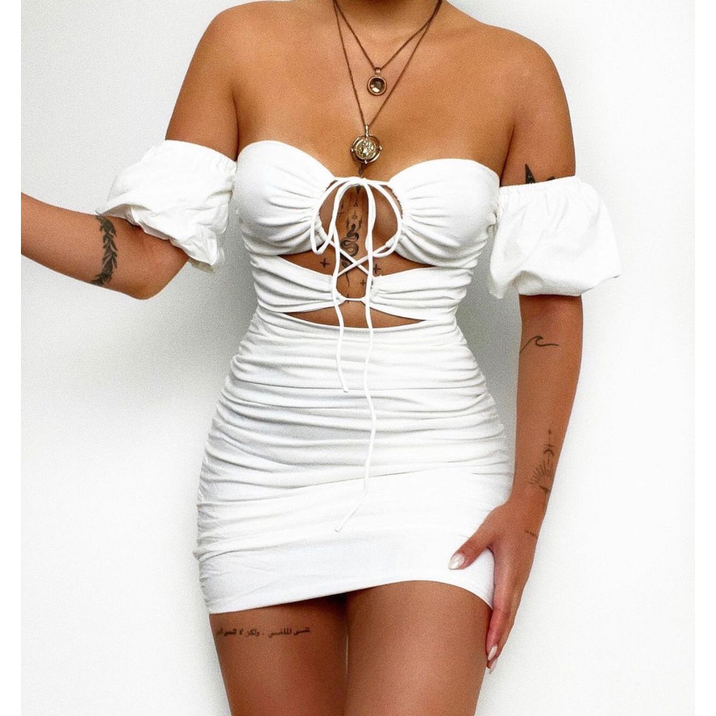 Vestido branco hot sale colado curto