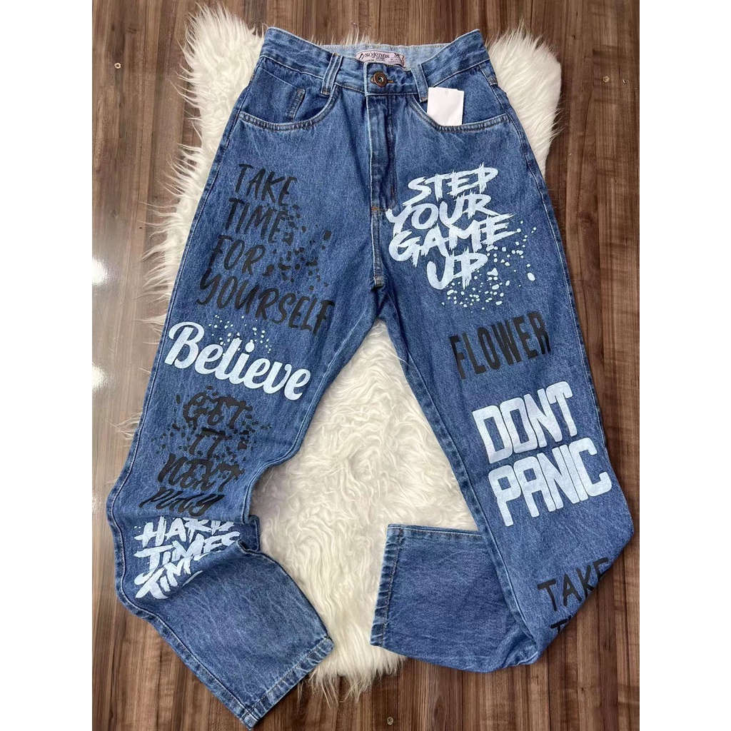 Calça Mom Jeans Com Escritas Letras Feminina | Shopee Brasil