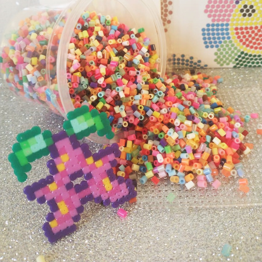 Kit Perler Beads 2,6mm 5000Peças, Mini Pegboard e Papel Para