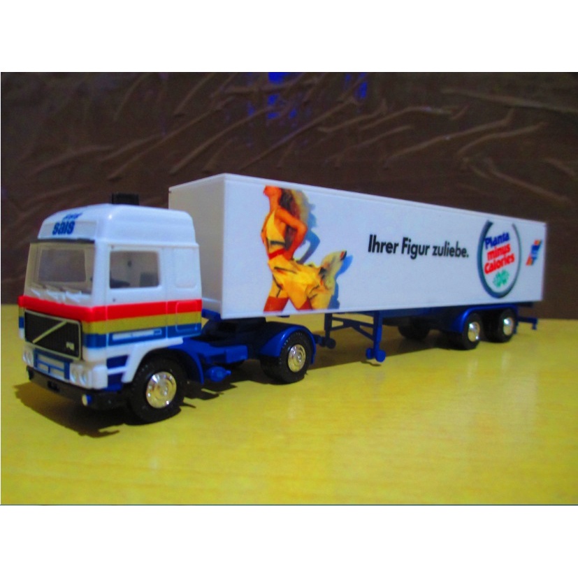 Miniatura Caminhão Scania 124 420 bicuda e Carreta Báu Rebaixado da  Cervejaria Krombacher - Herpa 1/87