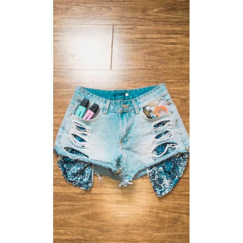 Short jeans com cheap bolso para fora