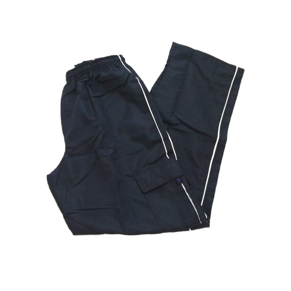Calça masculina em microfibra com listra e bolso cargo