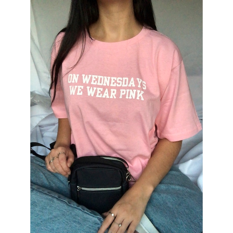 Camiseta On Wednesdays We Wear Pink Às Quartas Usamos Rosa
