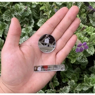 Etiqueta 4 x 1 cm em acrílico personalizado com sua logomarca