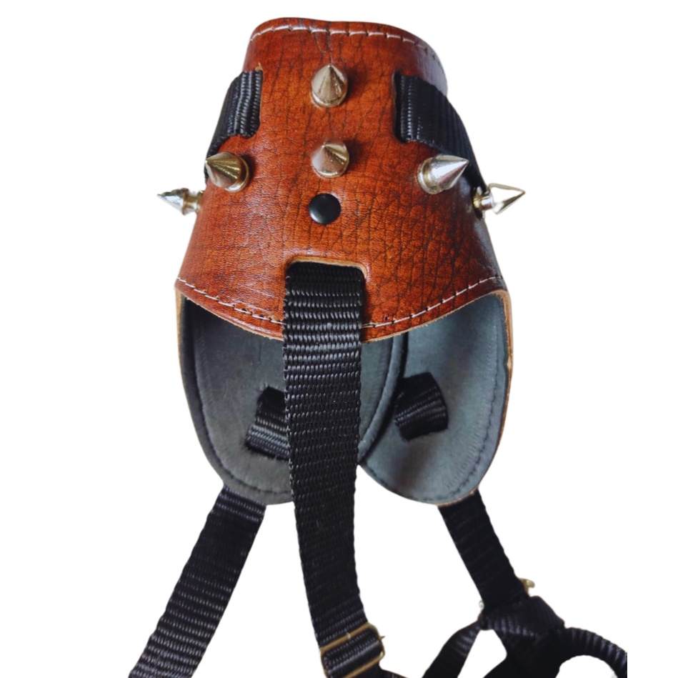 Focinheira Spikes Cravejada Couro Legítimo Para Cachorros Médio e Grande Porte com Regulagem