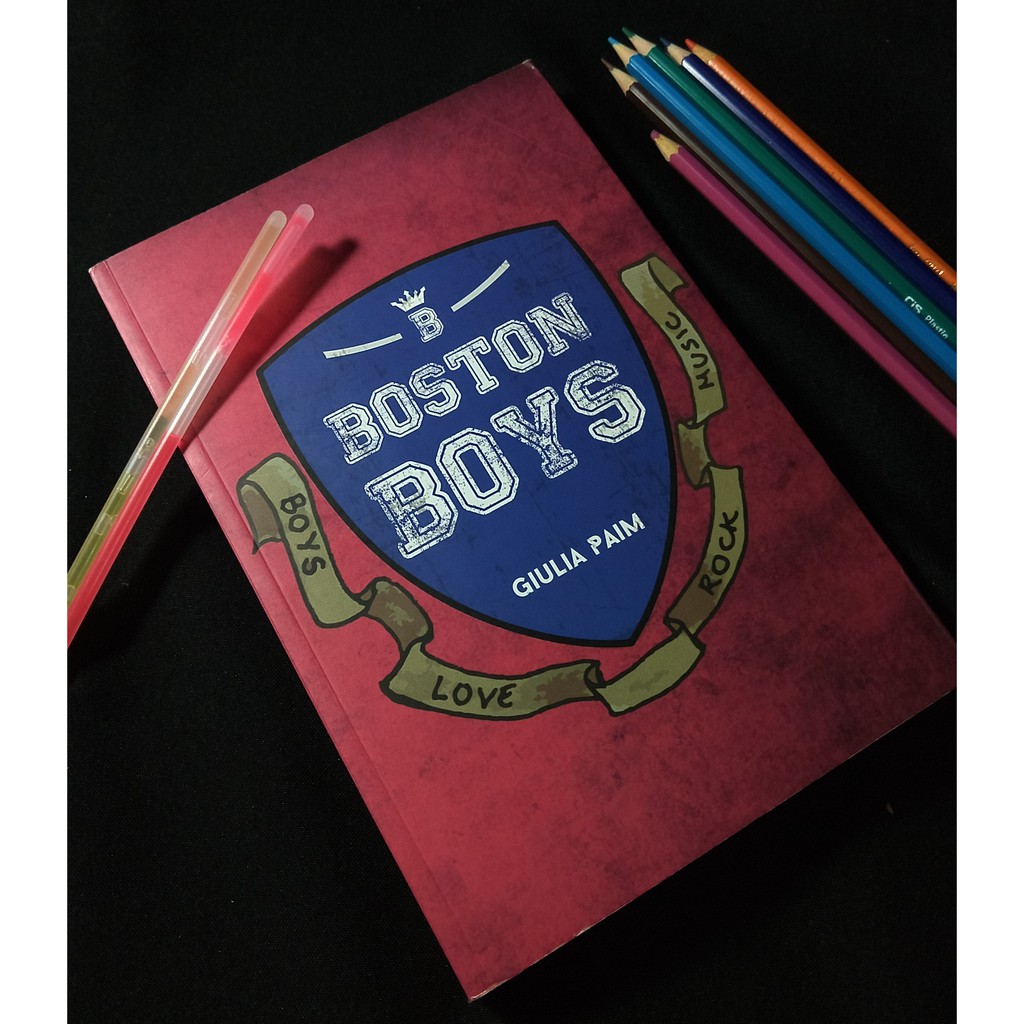 Livro Boston boys - Giulia Paim | Shopee Brasil