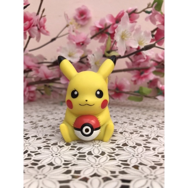 Livro Pokemon - Guia de Personagens + de 130 Pokemon Pikachu Dragonite Poke  Bolas entre outros