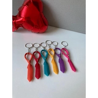 150 chaveiros de mini gravatinhas de viés com strass + Tags!