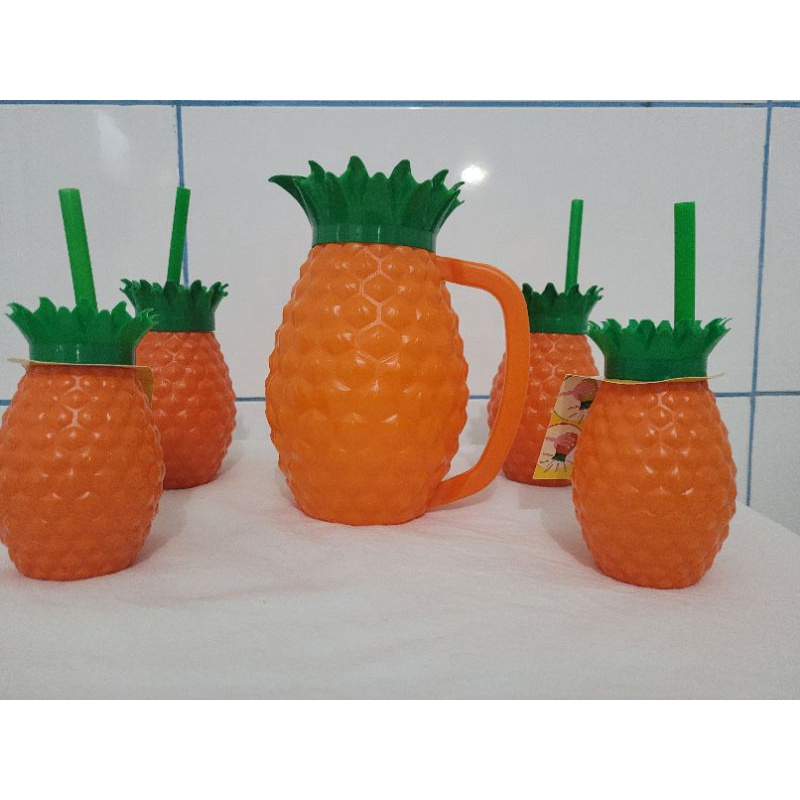 Kit Jarra Abacaxi c/ 2 copos Abacaxi e 2 Caçulinha Abacaxi