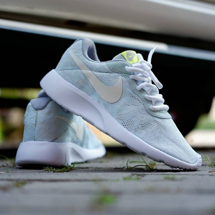 Nike tanjun store floral white