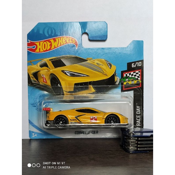 Hot Wheels Corvette C8 R Esportivo Amarelo Mattel GRX31 em Promoção na  Americanas