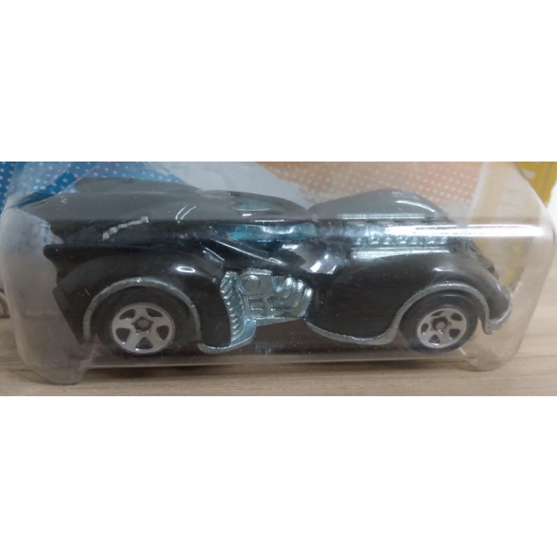 Carrinho Hot Wheels Batmobile Arkham Asylum Batman 2022 em Promoção na  Americanas