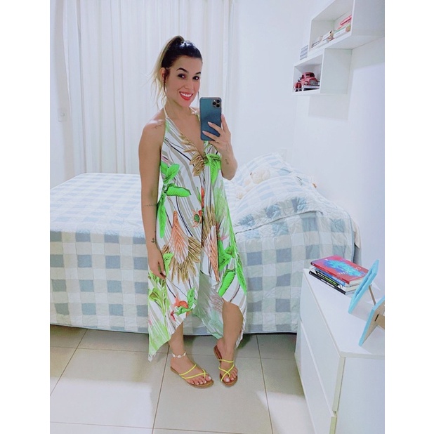 Vestido feito com store canga