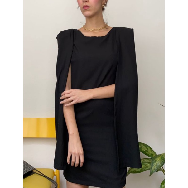 Vestido hot sale capa preto