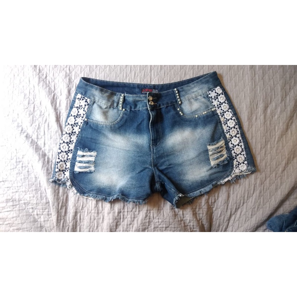 SHORT JEANS CURTO COM PUÍDOS - SHORT JEANS CURTO DESFIADO