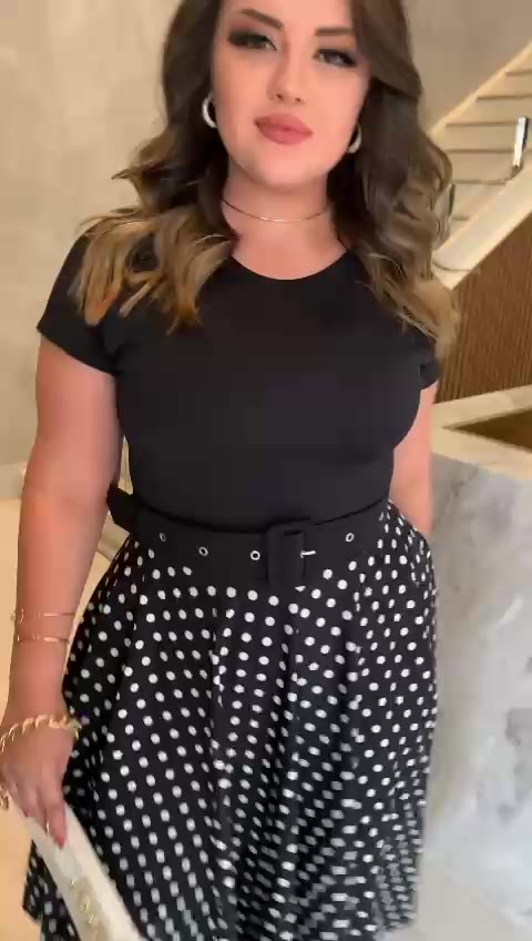 Vestido Godê Preto com Bolinhas Brancas Estampado com Cinto