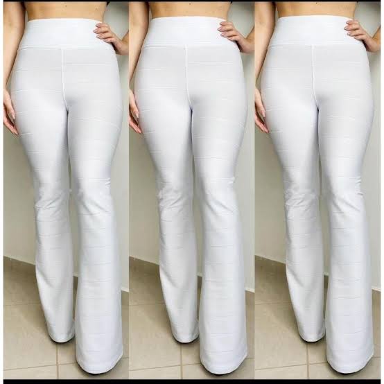 Calça branca flare store bandagem