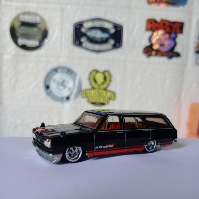 Hot Wheels RLC 1/64 – Nissan Skyline Van 2020 – édition Collector Violet