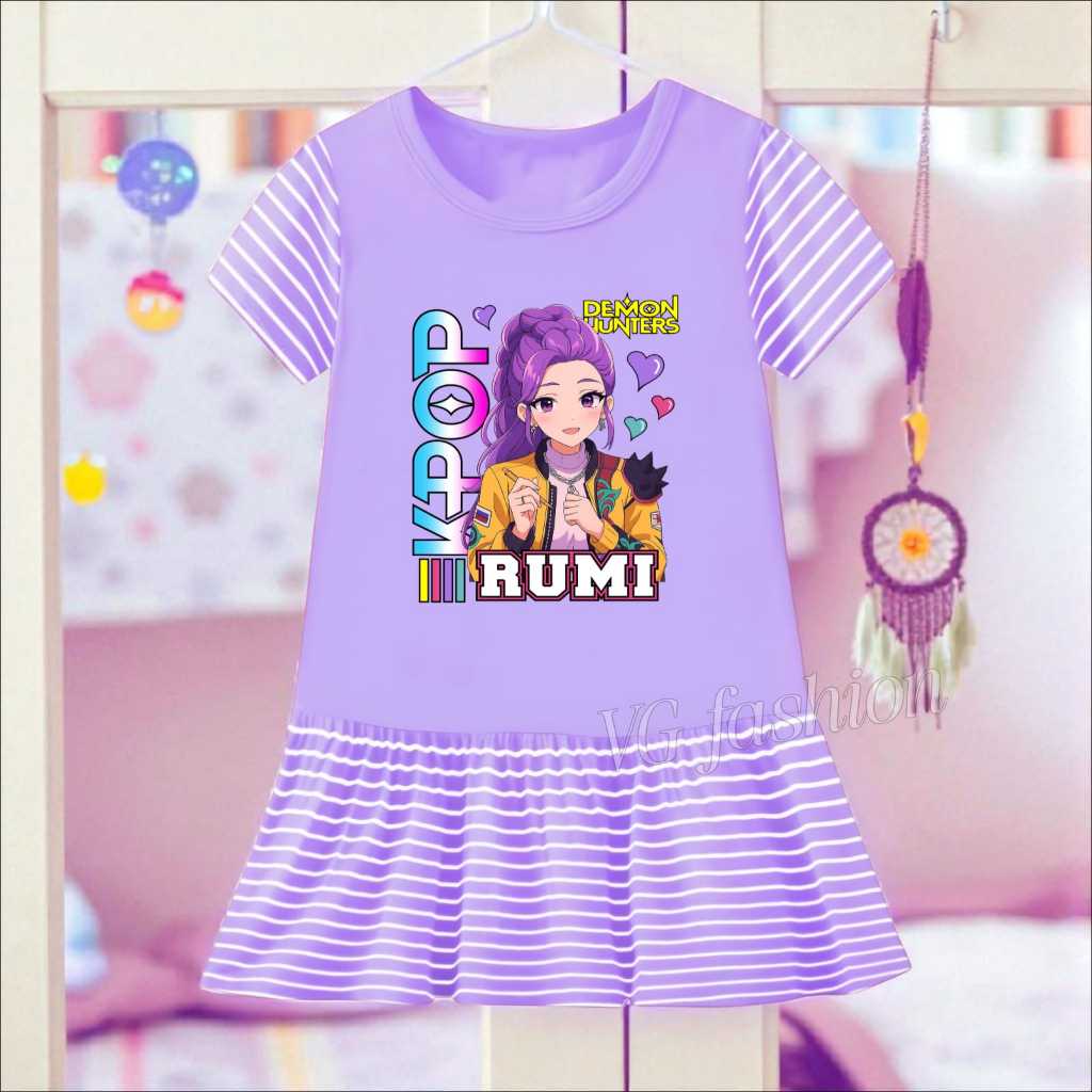 Vestido Feminino Com Combinação Listrada , Motivo Huntrix RUMI Para ...