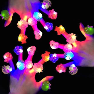 1Pc Anel De Borracha LED Brilhante animal Macio (Cor E Estilo Aleatório)