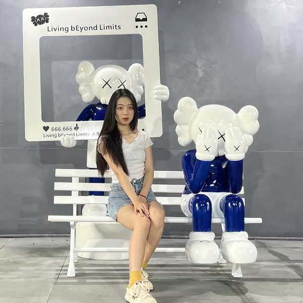 Kaws Grandes Ornamentos Escultura Sésamo Rua Urso Violento Boneca Urso Violento Boneca da Tendência Brincadeira Decoração Porta da Loja Check-in Atraente